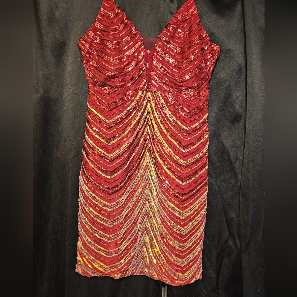 Red gold ✨️ sparkly dress